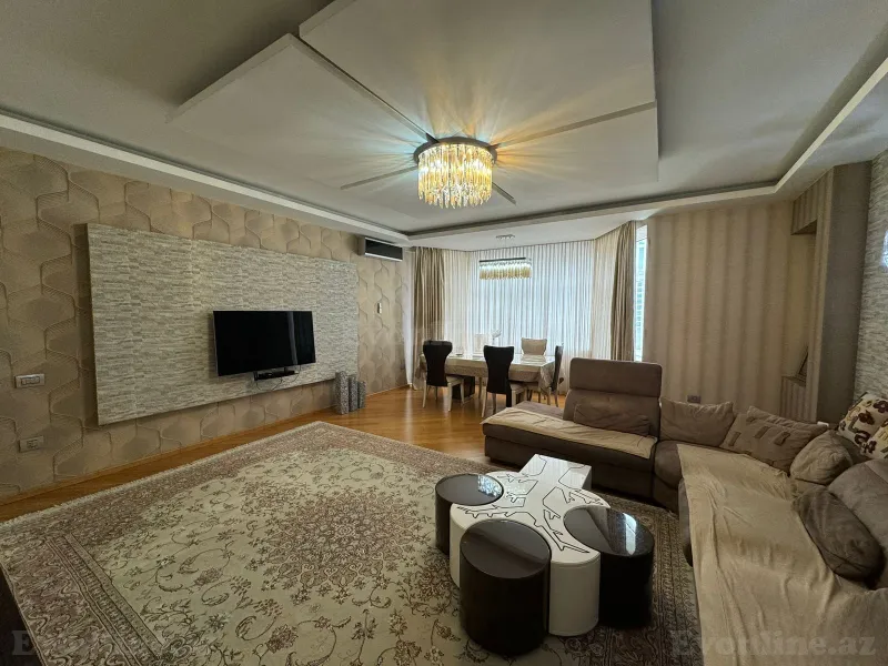 4 otaqlı Mənzil 188 m² 8 Noyabr m. Satılır