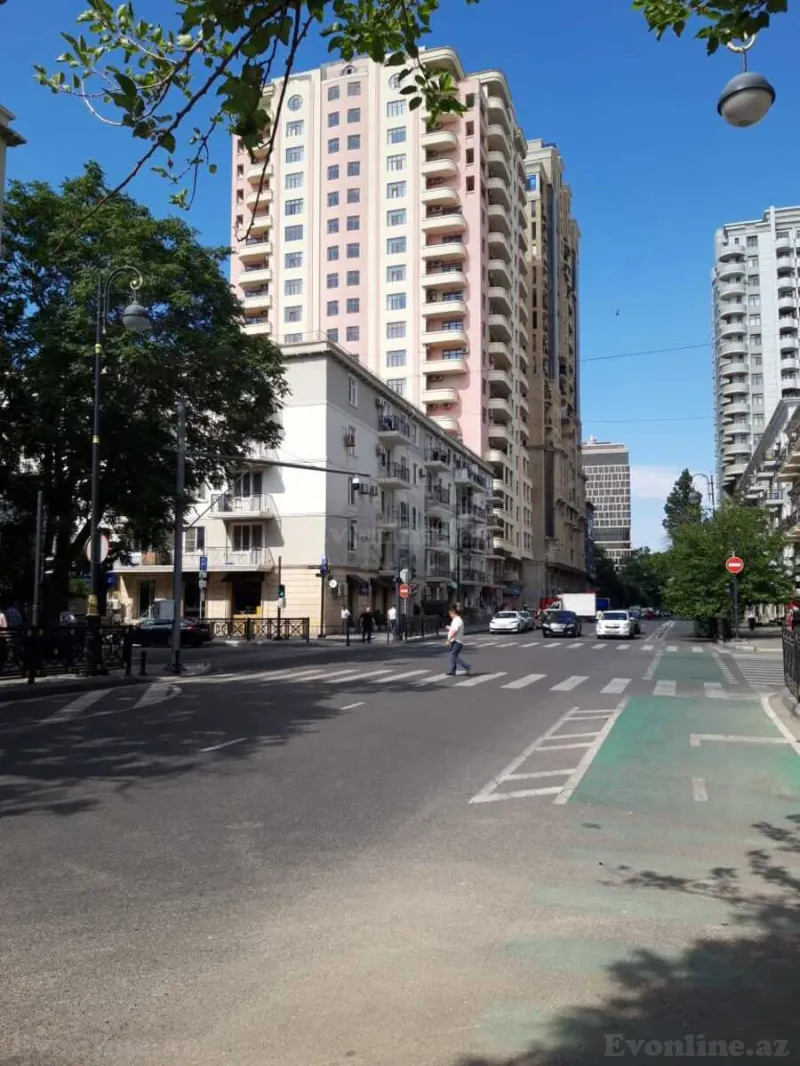 3 otaqlı Mənzil 70 m² 28 May m. Kirayə verilir
