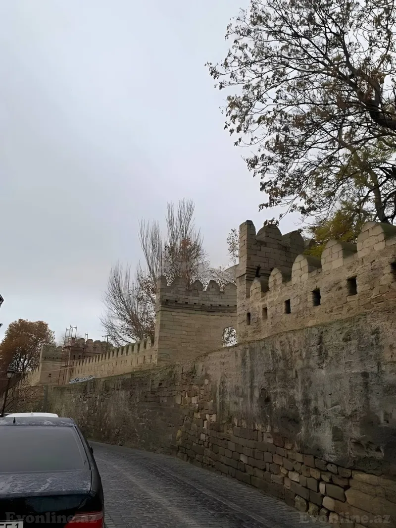 Kirayə verilir 1 otaqlı Mənzil Köhnə tikili 15 m² Səbail r. - şəkil 2