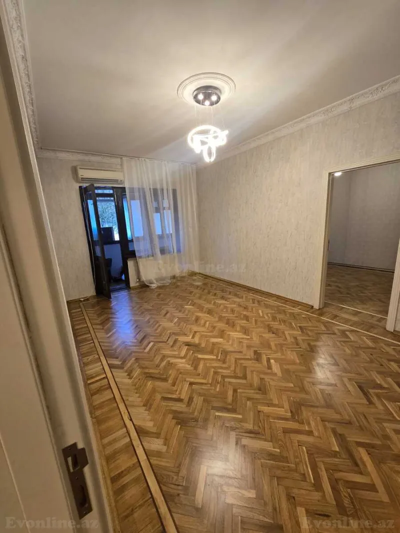 Satılır 5 otaqlı Mənzil Köhnə tikili 120 m² Azadlıq prospekti m. - şəkil 2