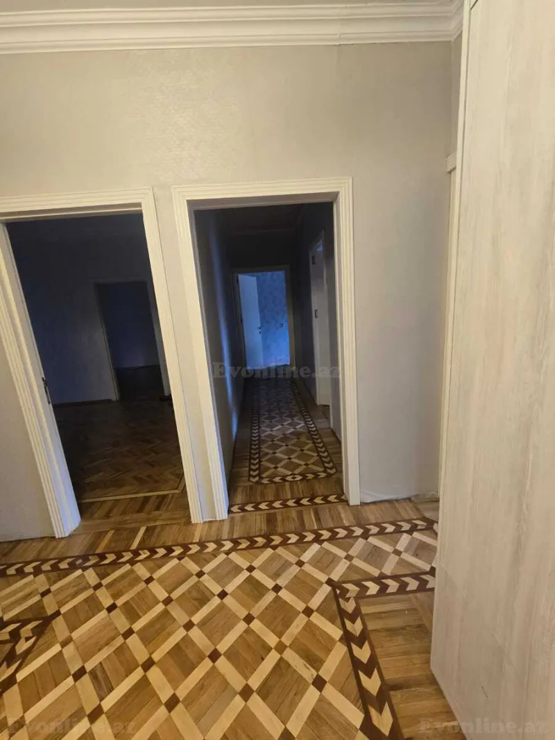 Satılır 5 otaqlı Mənzil Köhnə tikili 120 m² Azadlıq prospekti m. - şəkil 3