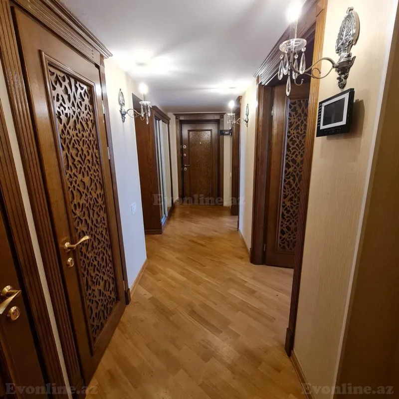 3 otaqlı Mənzil 92 m² 28 May m. Satılır