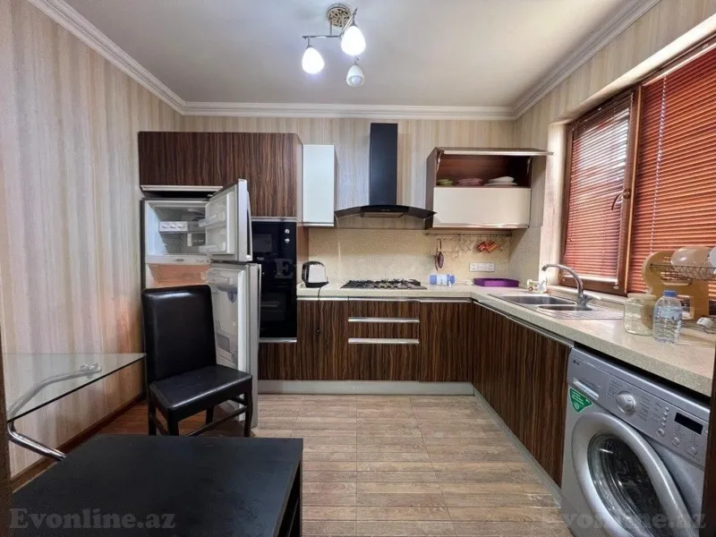 3 otaqlı Mənzil 71 m² Nizami m. Kirayə verilir