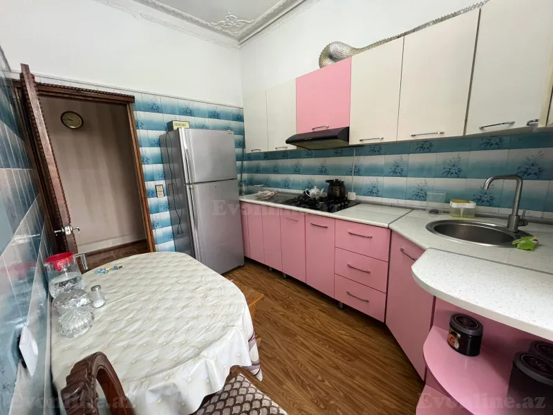 Kirayə verilir 4 otaqlı Mənzil Köhnə tikili 80 m² Nizami m. - şəkil 13
