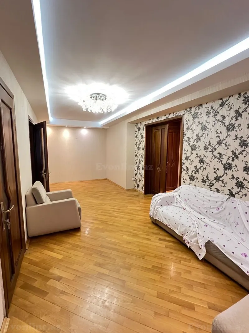 3 otaqlı Mənzil 90 m² İnşaatçılar m. Satılır