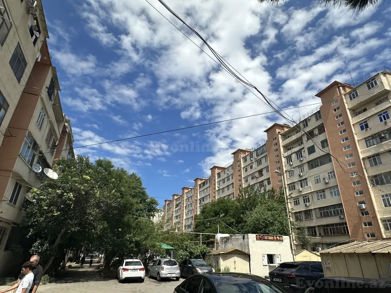 Bakı, Nizami r., Xalqlar Dostluğu m.da 4 otaqlı mənzil satılır