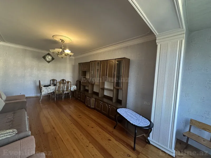 Satılır 2 otaqlı Mənzil Köhnə tikili 65 m² Xalqlar Dostluğu m. - şəkil 3