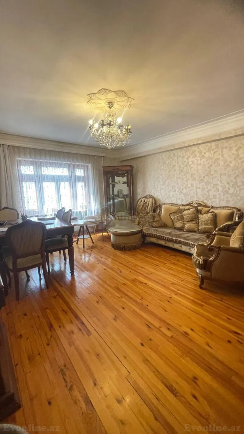Bakı, Xətai r., Xətai m.da 2 otaqlı mənzil kirayə verilir