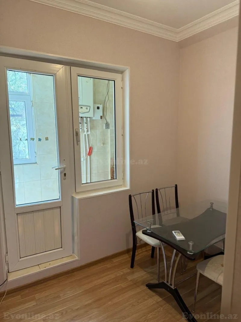 Kirayə verilir 2 otaqlı Mənzil Köhnə tikili 42 m² Memar Əcəmi m. - şəkil 4