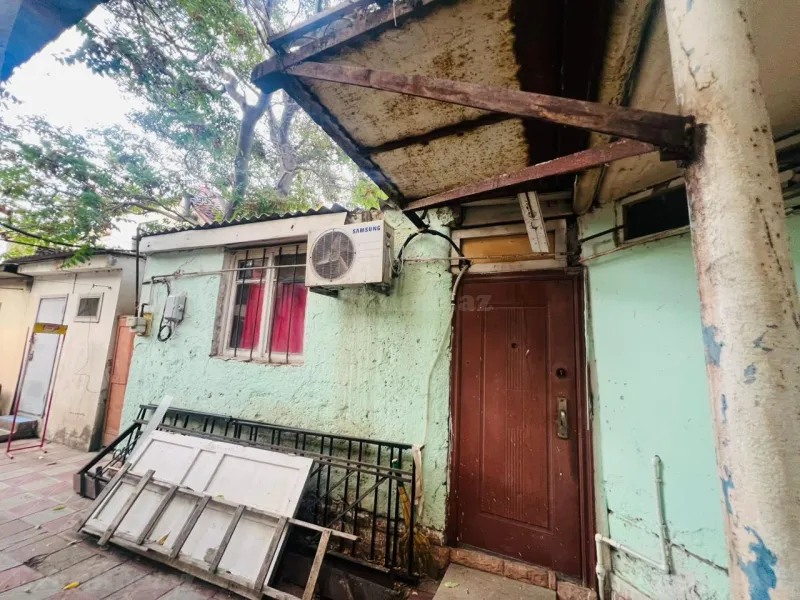 Bakı, Səbail r., İçərişəhər m., Bayılda 2 otaqlı həyət evi kirayə verilir
