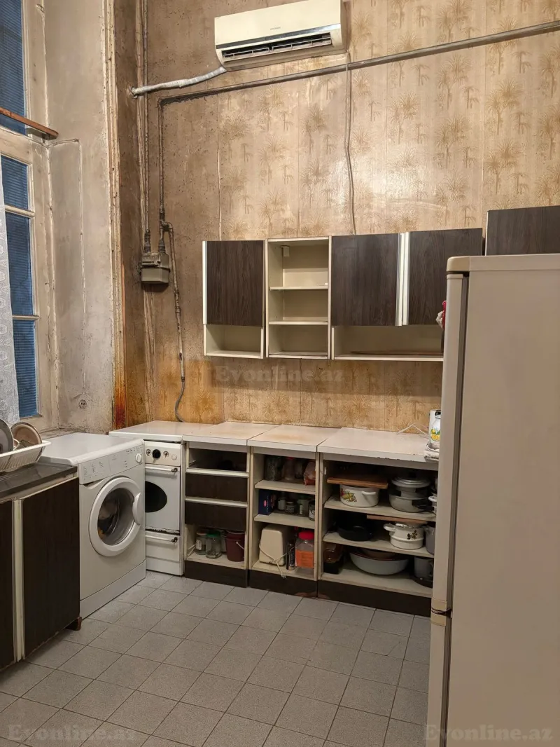 Satılır 2 otaqlı Mənzil Köhnə tikili 55 m² Səbail r. - şəkil 2