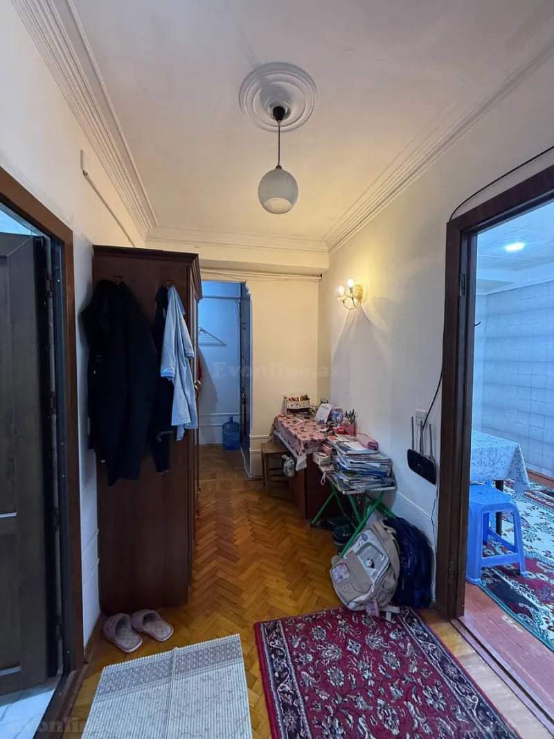Satılır 2 otaqlı Mənzil Köhnə tikili 65 m² Gənclik m. - şəkil 4