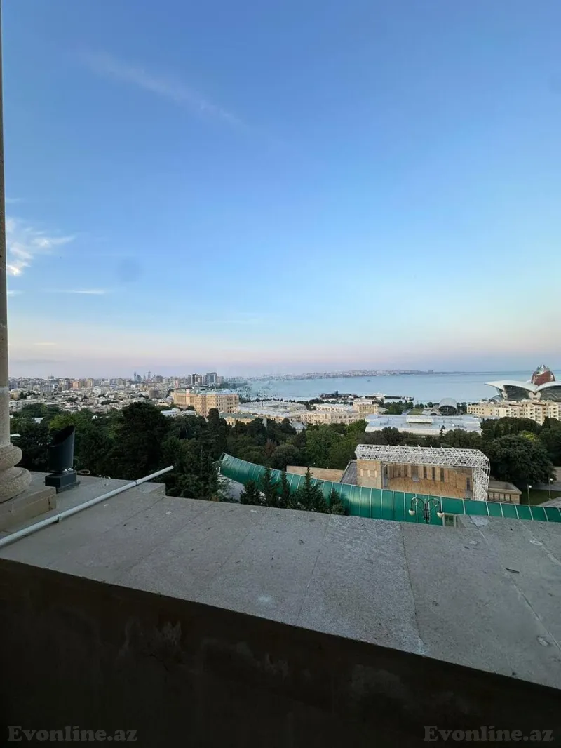 3 otaqlı Mənzil 150 m² 28 May m. Kirayə verilir