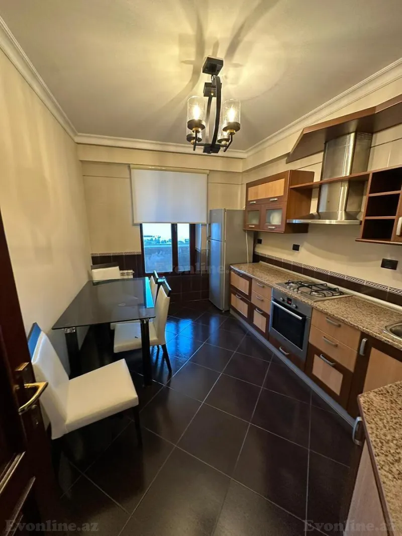 Kirayə verilir 3 otaqlı Mənzil Yeni tikili 150 m² 28 May m. - şəkil 2