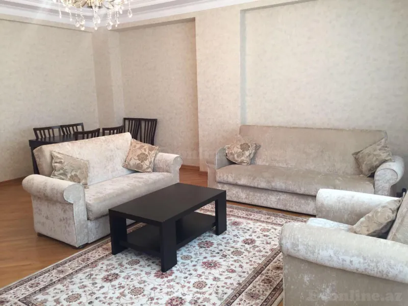 3 otaqlı Mənzil 130 m² 28 May m. Kirayə verilir