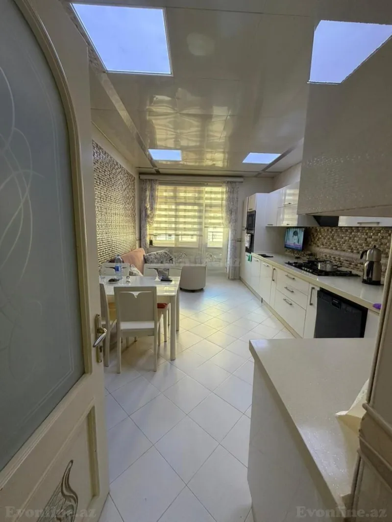 Kirayə verilir 4 otaqlı Mənzil Yeni tikili 200 m² Nizami m. - şəkil 14