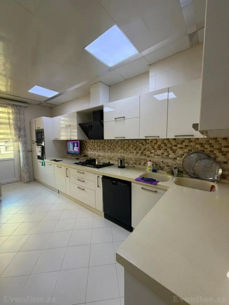Kirayə verilir 4 otaqlı Mənzil Yeni tikili 200 m² Nizami m. - şəkil 15