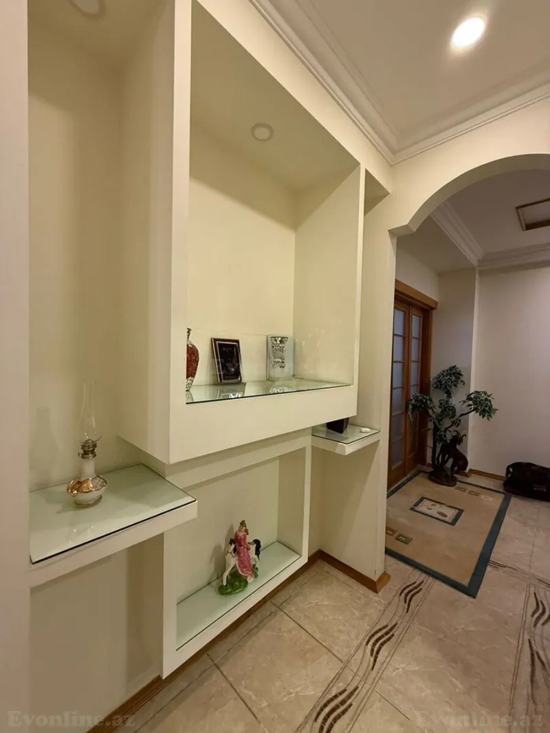 3 otaqlı Mənzil 150 m² 28 May m. Satılır