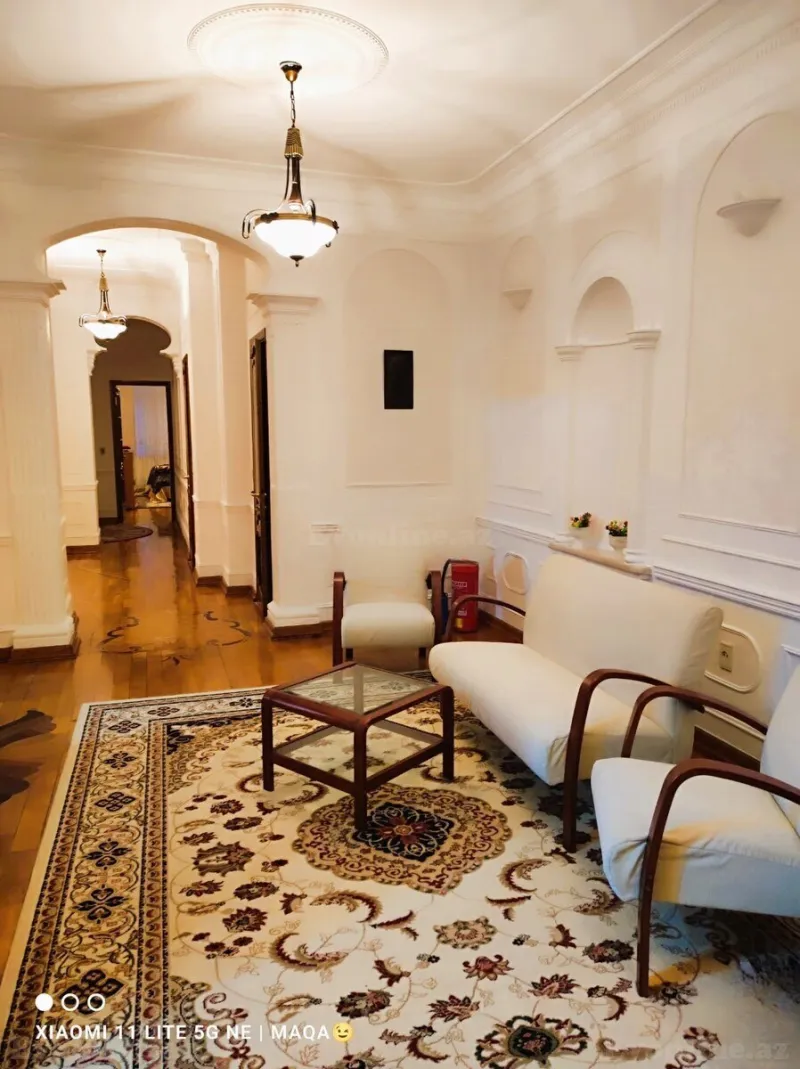 Kirayə verilir 4 otaqlı Mənzil Yeni tikili 200 m² 28 May m. - şəkil 22