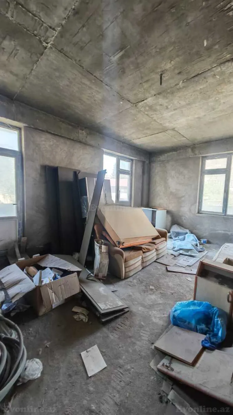 3 otaqlı Mənzil 104 m² İnşaatçılar m. Satılır