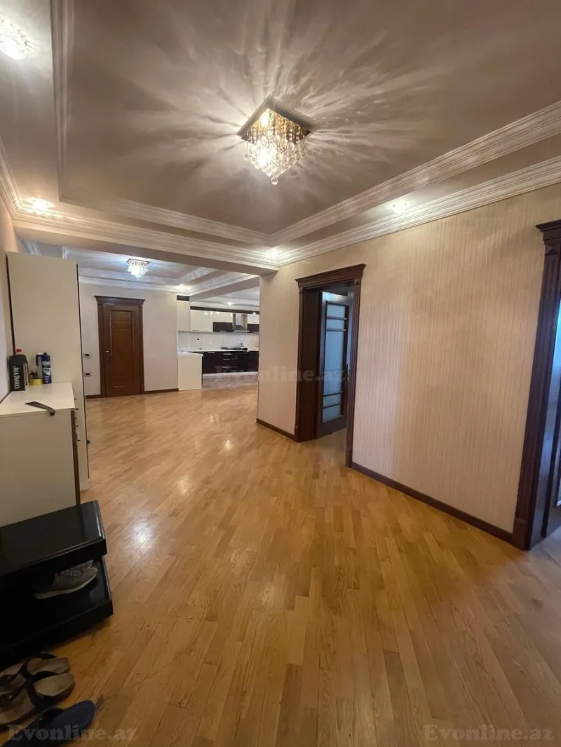3 otaqlı Mənzil 136 m² Nəriman Nərimanov m. Satılır