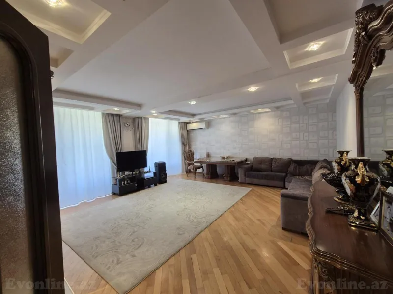 Satılır 4 otaqlı Mənzil Köhnə tikili 120 m² Xətai r.