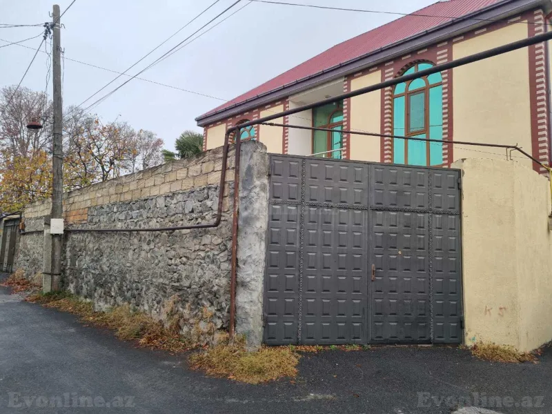 Satılır 5 otaqlı Həyət evi 300 m² Şəki