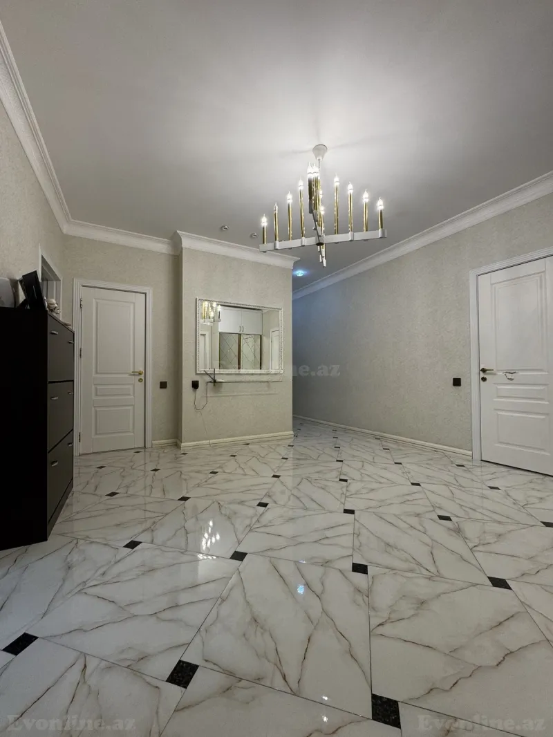 3 otaqlı Mənzil 120 m² İnşaatçılar m. Satılır