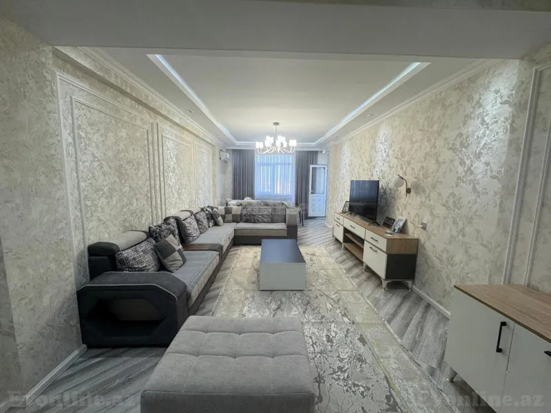 3 otaqlı Mənzil 135 m² İnşaatçılar m. Satılır
