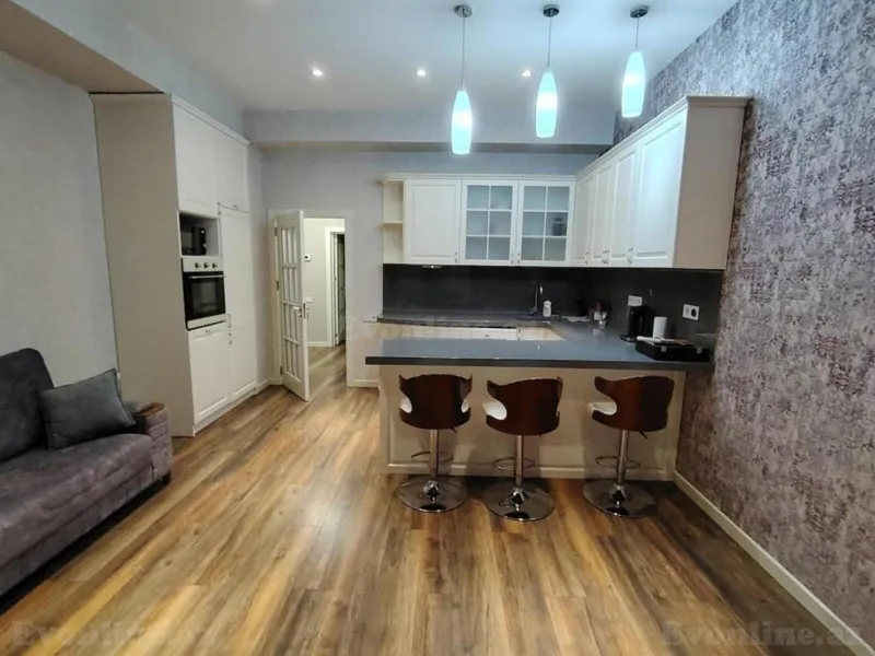 3 otaqlı Mənzil 102 m² Ağ şəhər Kirayə verilir