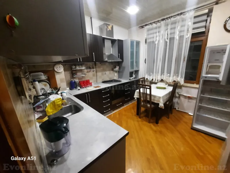 3 otaqlı Mənzil 80 m² Elmlər Akademiyası m. Satılır