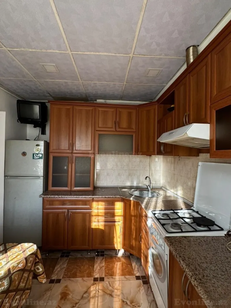 Kirayə verilir 3 otaqlı Mənzil Köhnə tikili 95 m² İnşaatçılar m. - şəkil 2