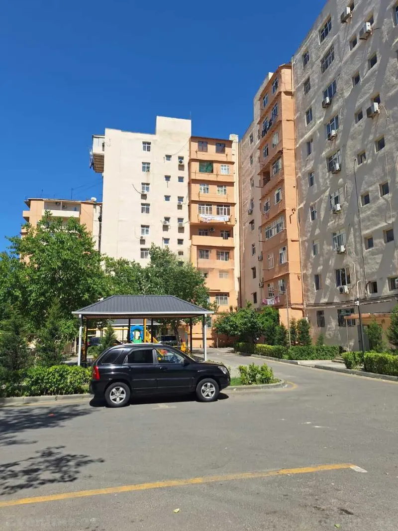 Satılır 3 otaqlı Mənzil Köhnə tikili 74 m² Bakıxanov - şəkil 2