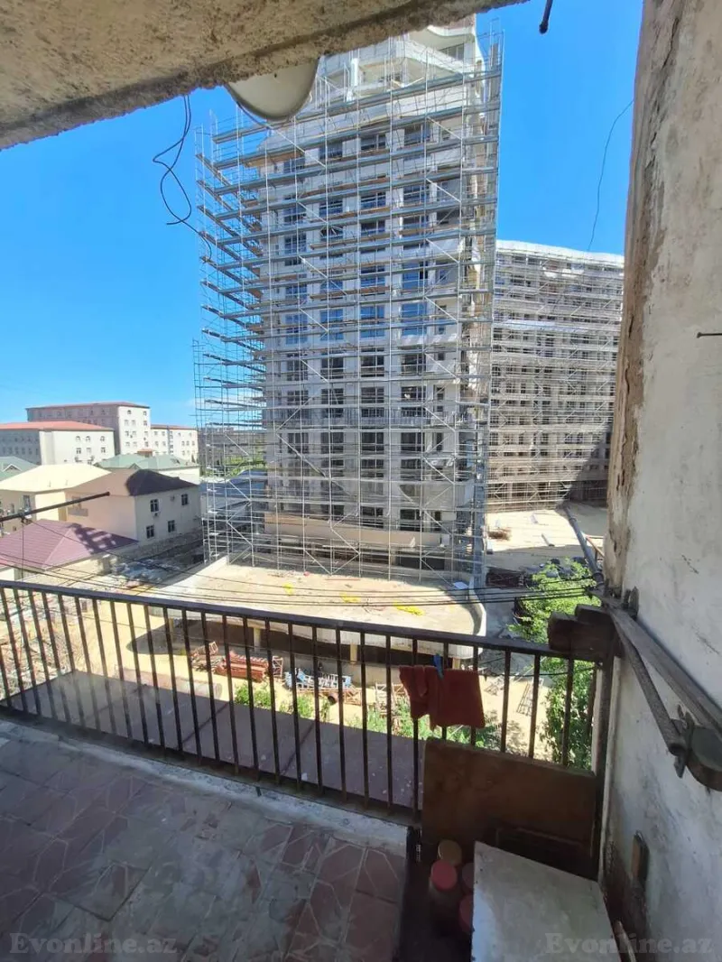 Satılır 3 otaqlı Mənzil Köhnə tikili 74 m² Bakıxanov - şəkil 4