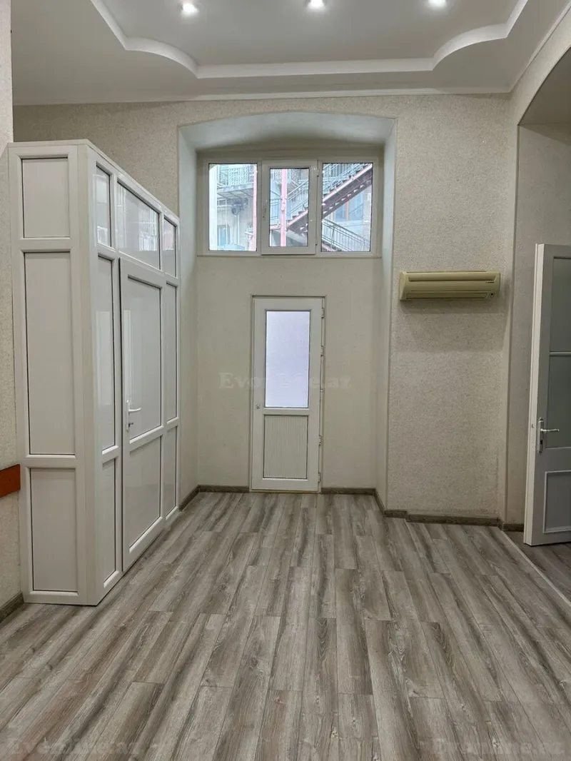 Kirayə verilir Ofis 75 m² Səbail r. - şəkil 7