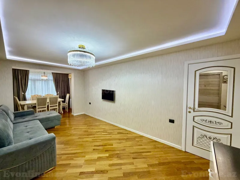 3 otaqlı Mənzil 85 m² Neftçilər m. Satılır