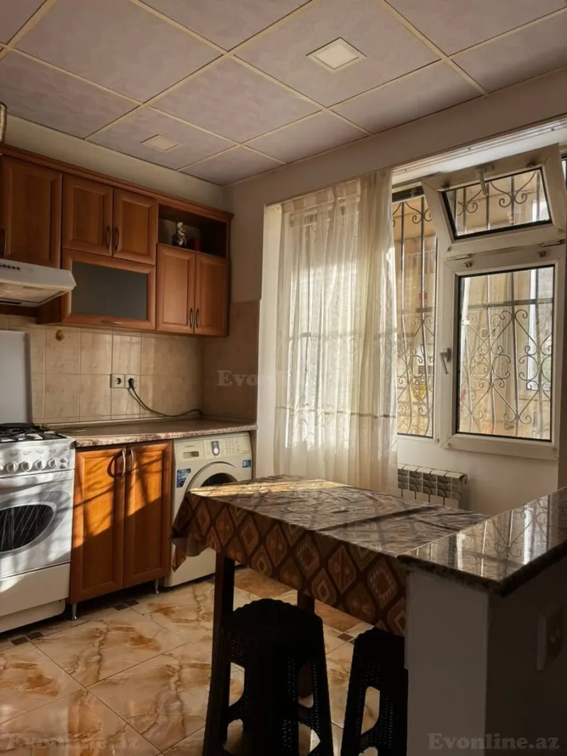 Kirayə verilir 3 otaqlı Mənzil Köhnə tikili 85 m² İnşaatçılar m. - şəkil 6
