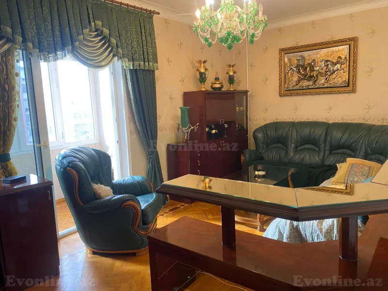 Bakı, Binəqədi r.da 3 otaqlı mənzil satılır