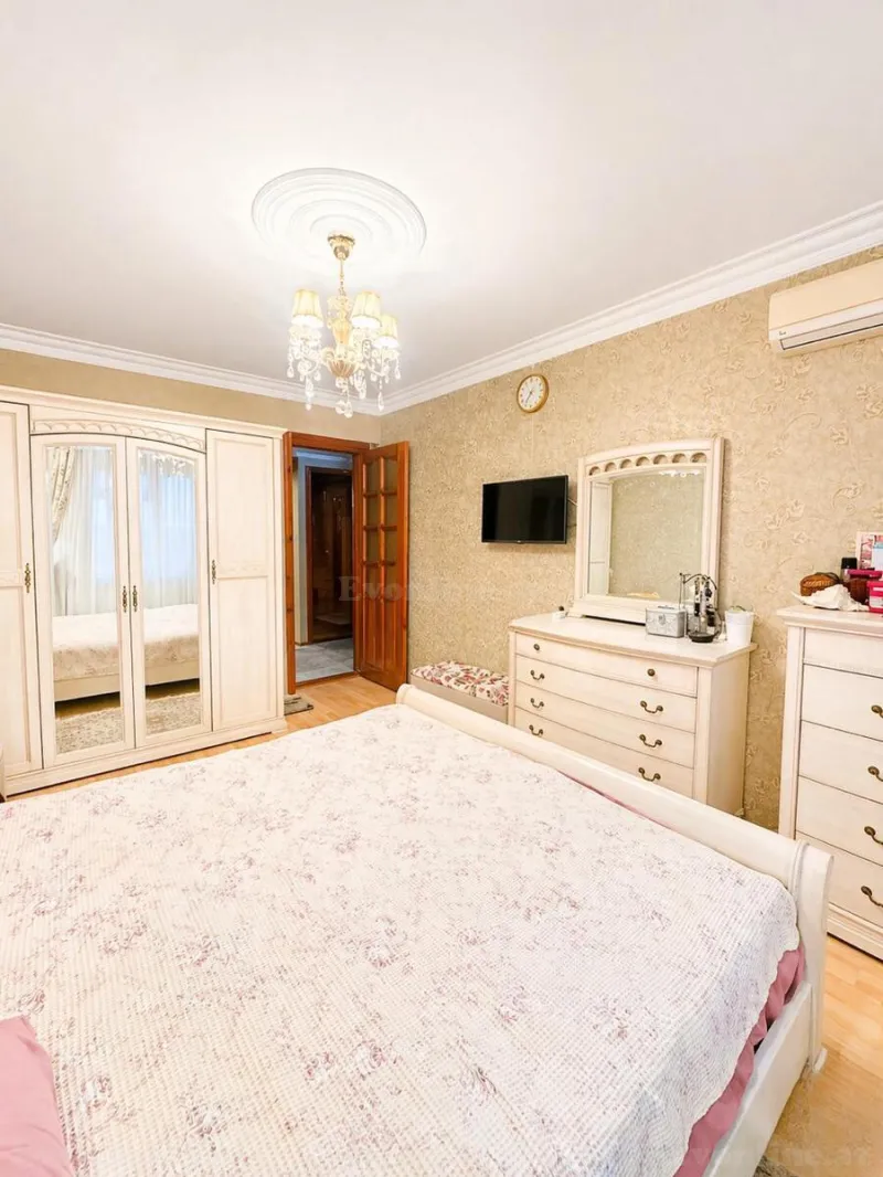 Satılır 4 otaqlı Mənzil Köhnə tikili 120 m² Bakıxanov - şəkil 9