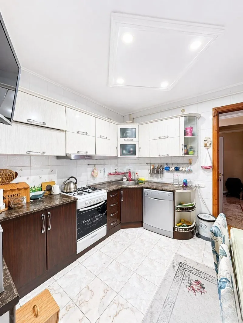 Satılır 4 otaqlı Mənzil Köhnə tikili 120 m² Bakıxanov - şəkil 11