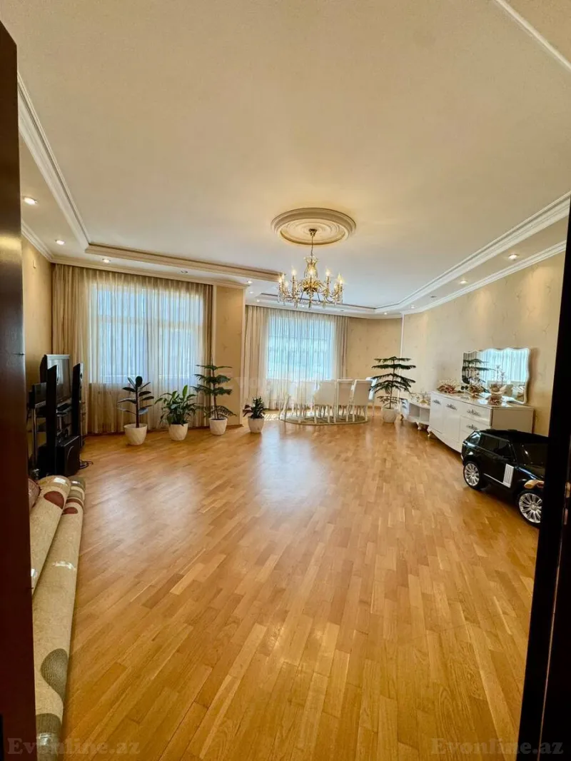 Bakı, Binəqədi r., Azadlıq prospekti m.da 4 otaqlı mənzil satılır