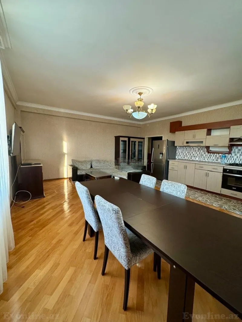 3 otaqlı Mənzil 85 m² İnşaatçılar m. Kirayə verilir