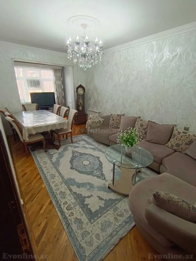 Satılır 4 otaqlı Mənzil Köhnə tikili 120 m² Azadlıq prospekti m.