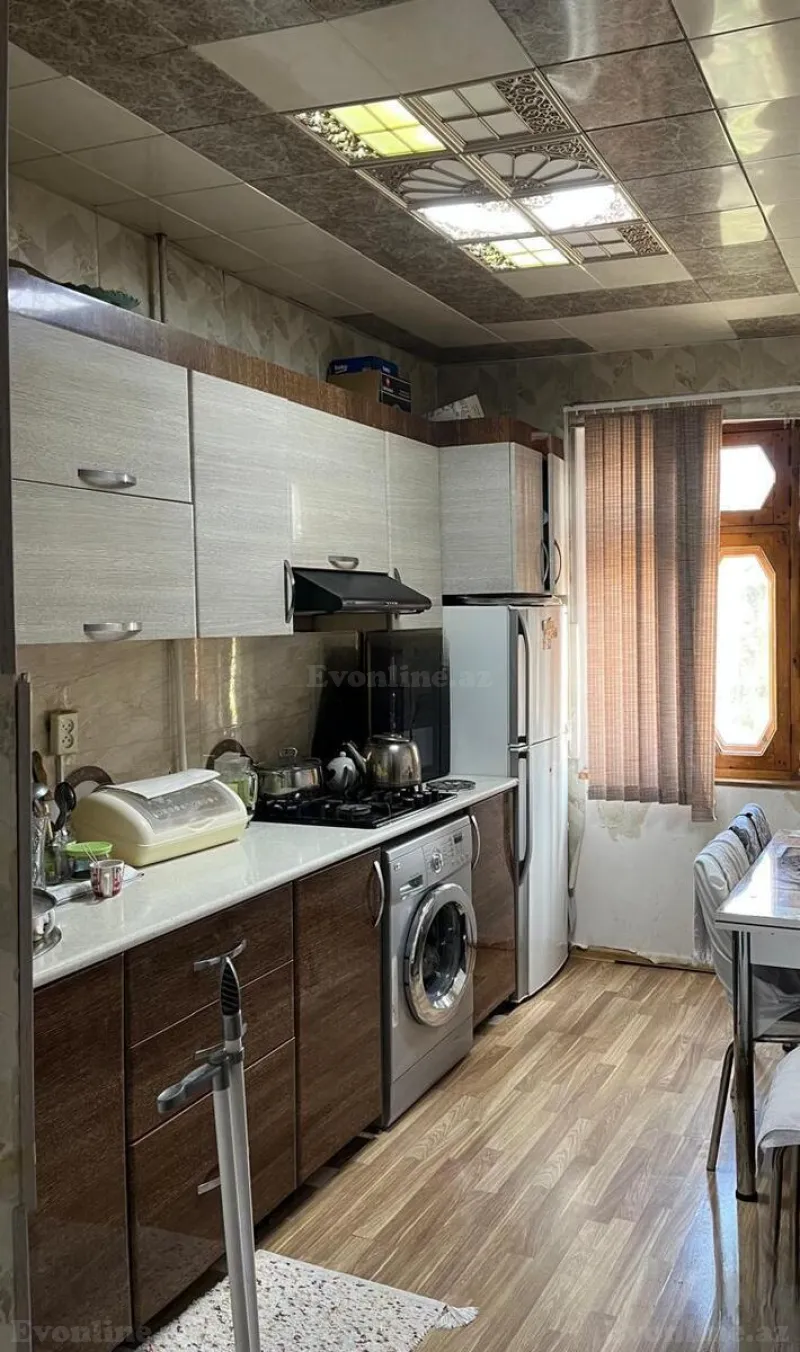 Satılır 3 otaqlı Mənzil Köhnə tikili 74 m² Sumqayıt