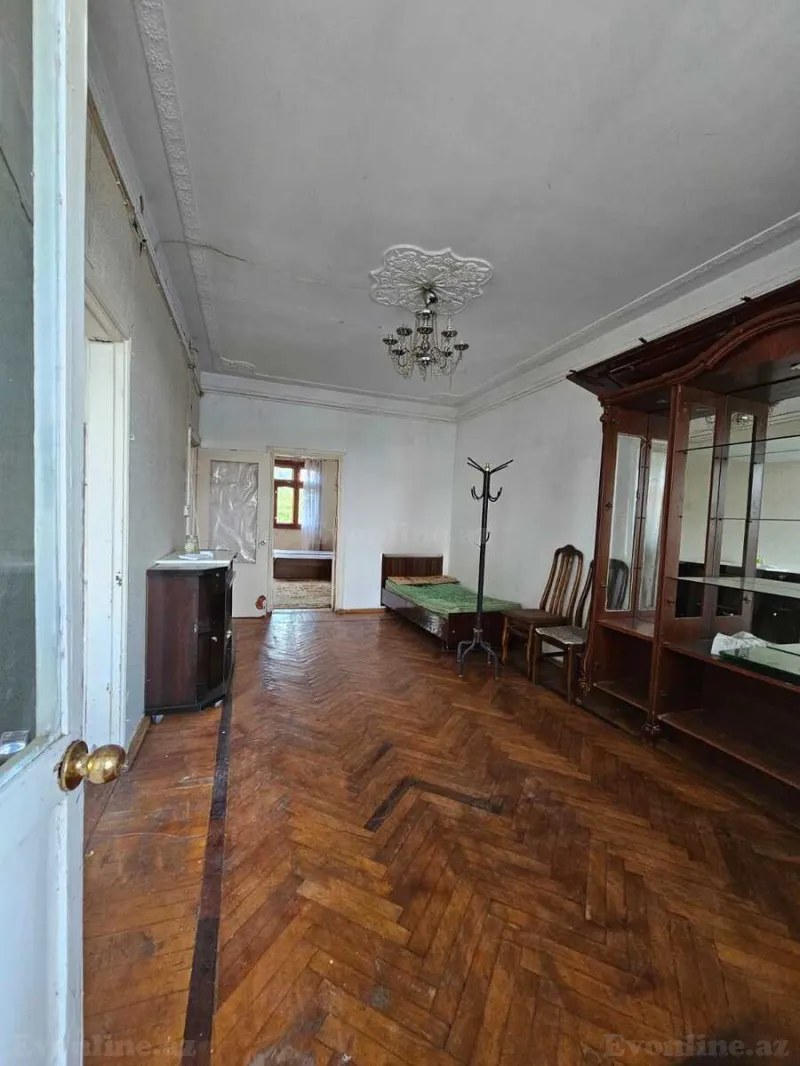 Satılır 2 otaqlı Mənzil Köhnə tikili 70 m² Nəsimi m. - şəkil 2