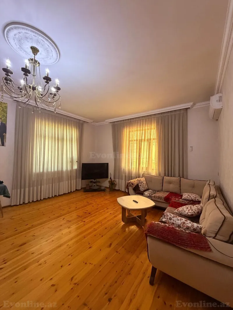 7 otaqlı Həyət evi 220 m² Badamdar Satılır
