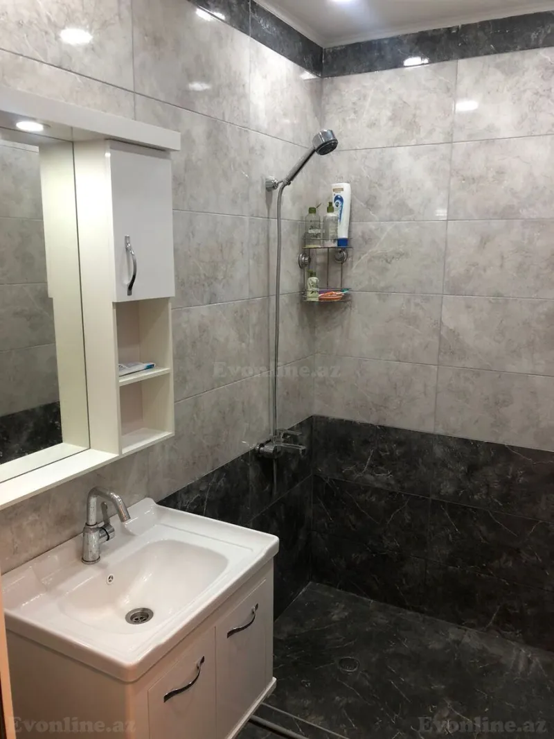 Satılır 3 otaqlı Mənzil Köhnə tikili 86 m² Gənclik m. - şəkil 2