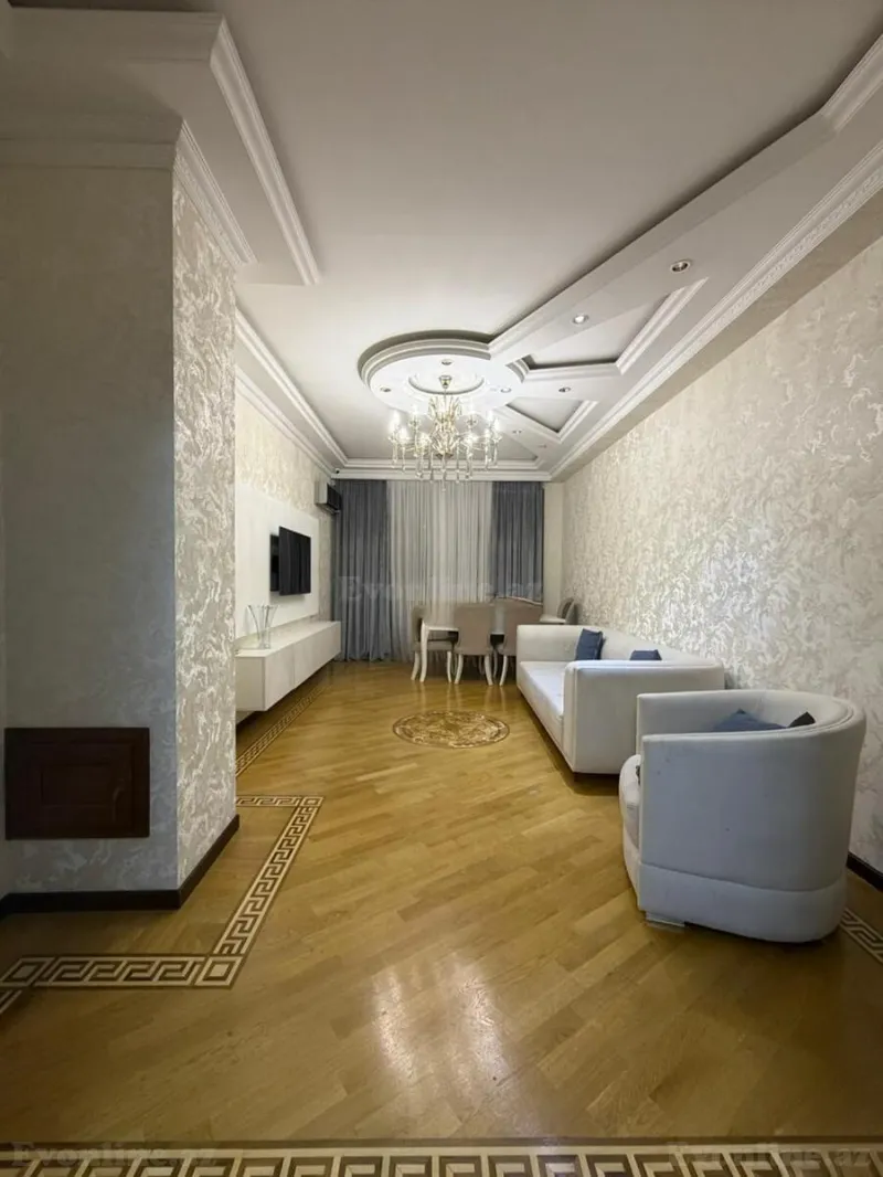 Kirayə verilir 3 otaqlı Mənzil Yeni tikili 130 m² Memar Əcəmi m.