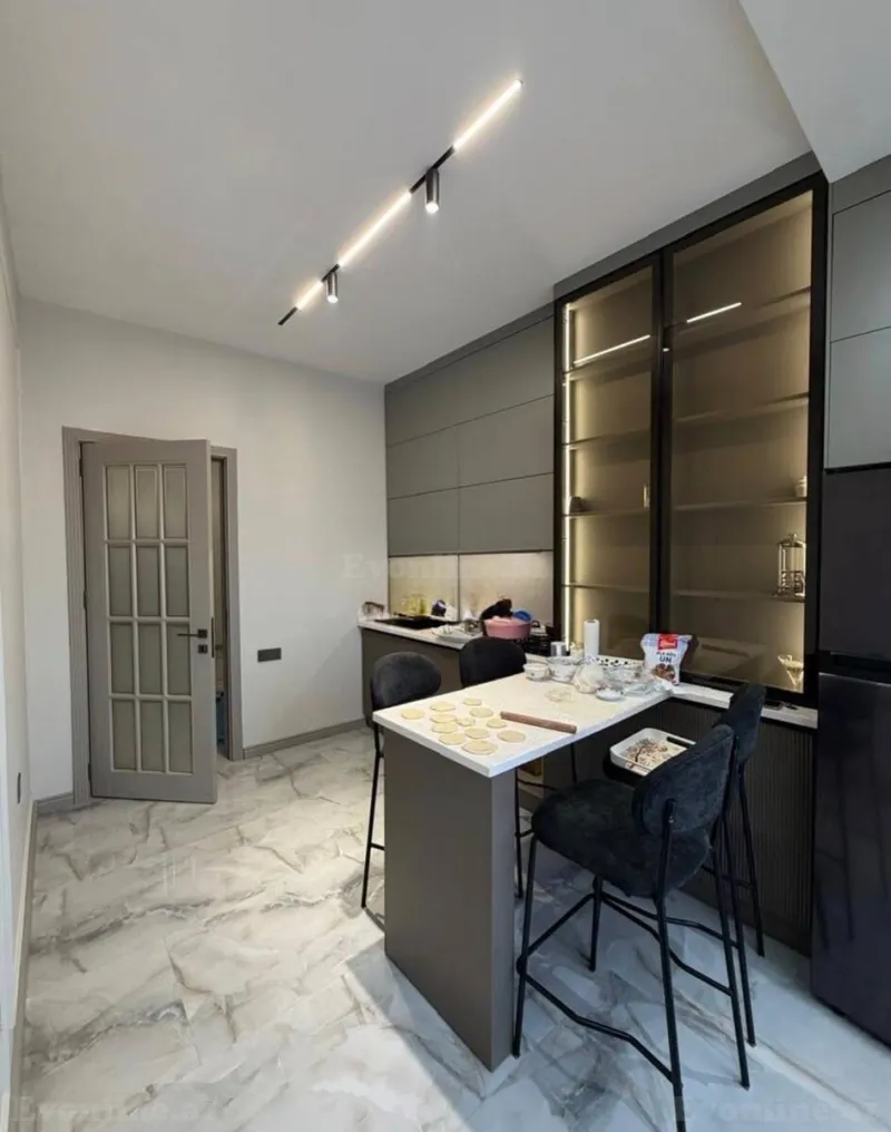 Kirayə verilir 3 otaqlı Mənzil Yeni tikili 120 m² Gənclik m. - şəkil 6