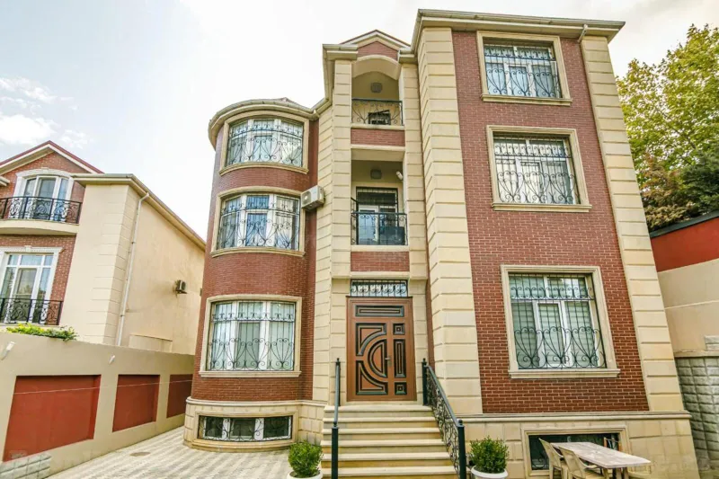 6 otaqlı Həyət evi 600 m² Badamdar Kirayə verilir